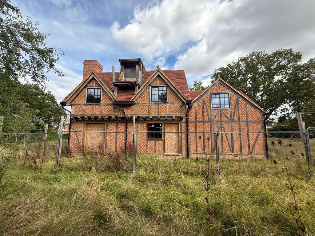 Lot: 135 - TUDOR STYLE HOUSE IN NEED OF COMPLETION OCCUPYING OVER TWO ACRES - Rear aspect of property